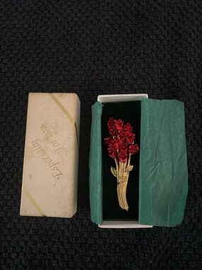 Vintage brooch floral red bouquet gold-tone pin still in original box